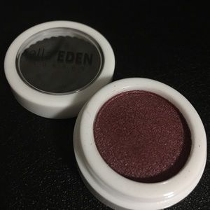 Ella Eden eyeshadow in Willow